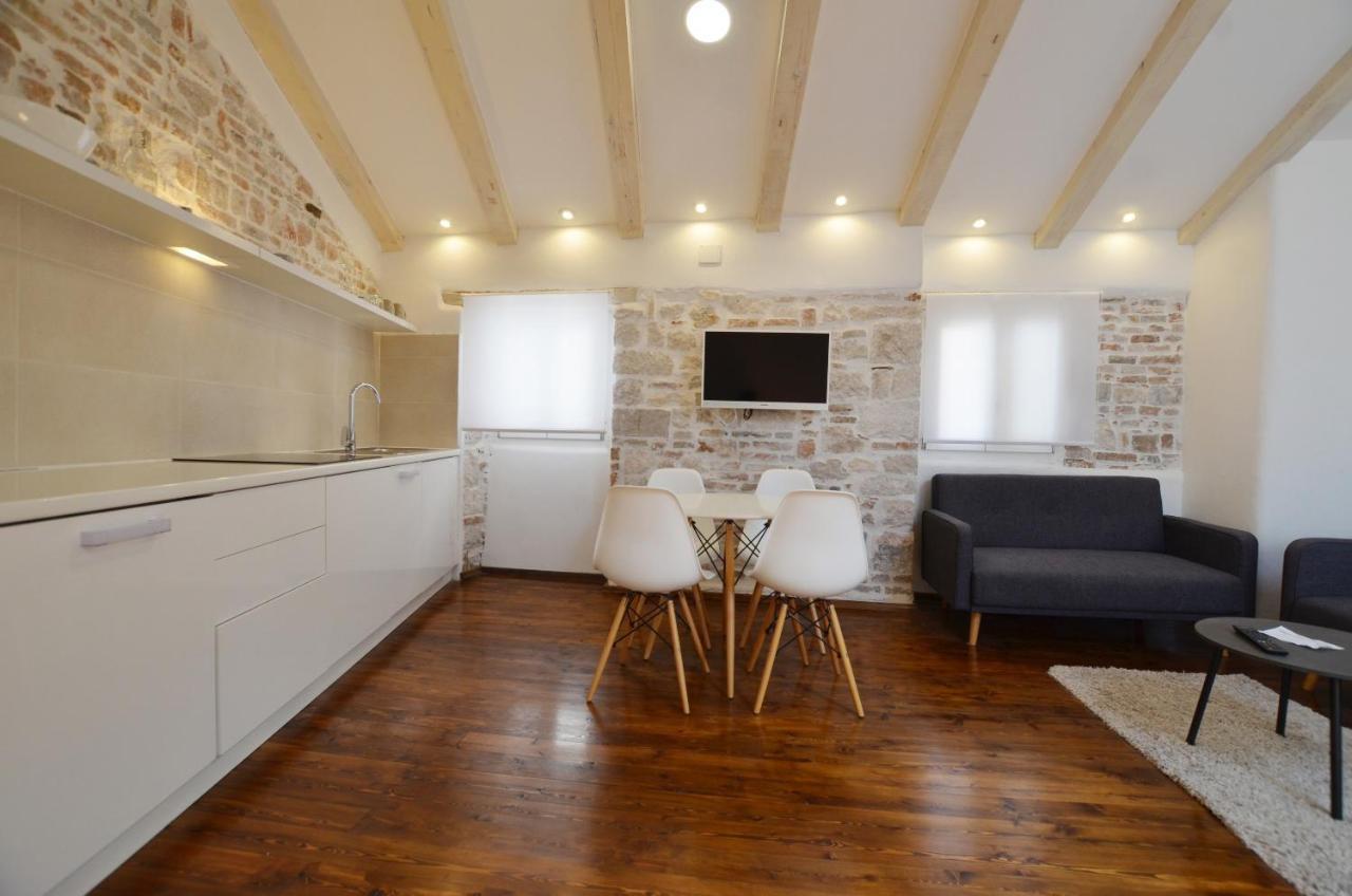 Grisia Apartments ロヴィニ エクステリア 写真