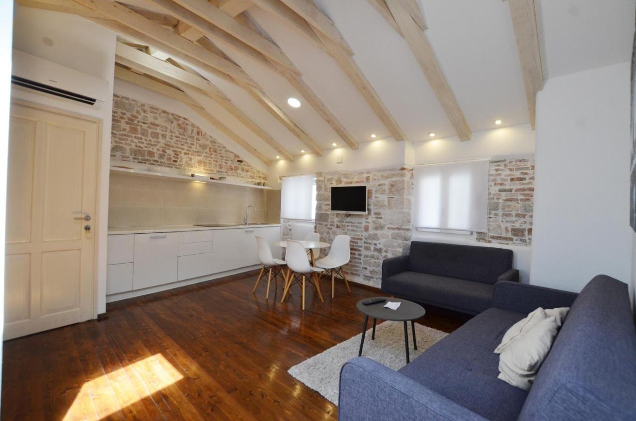 Grisia Apartments ロヴィニ エクステリア 写真
