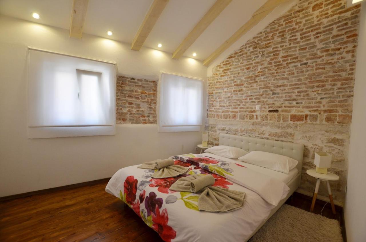 Grisia Apartments ロヴィニ エクステリア 写真